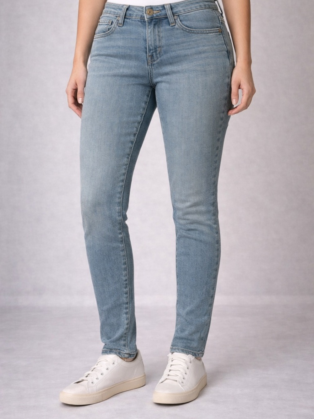 Arizona Jean Company Light Wash Skinny Jeans